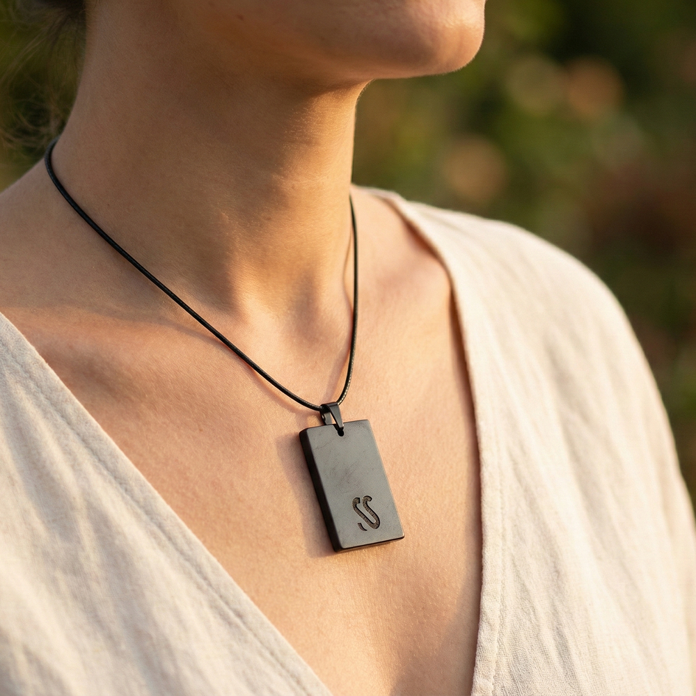 BLACK PENDANT