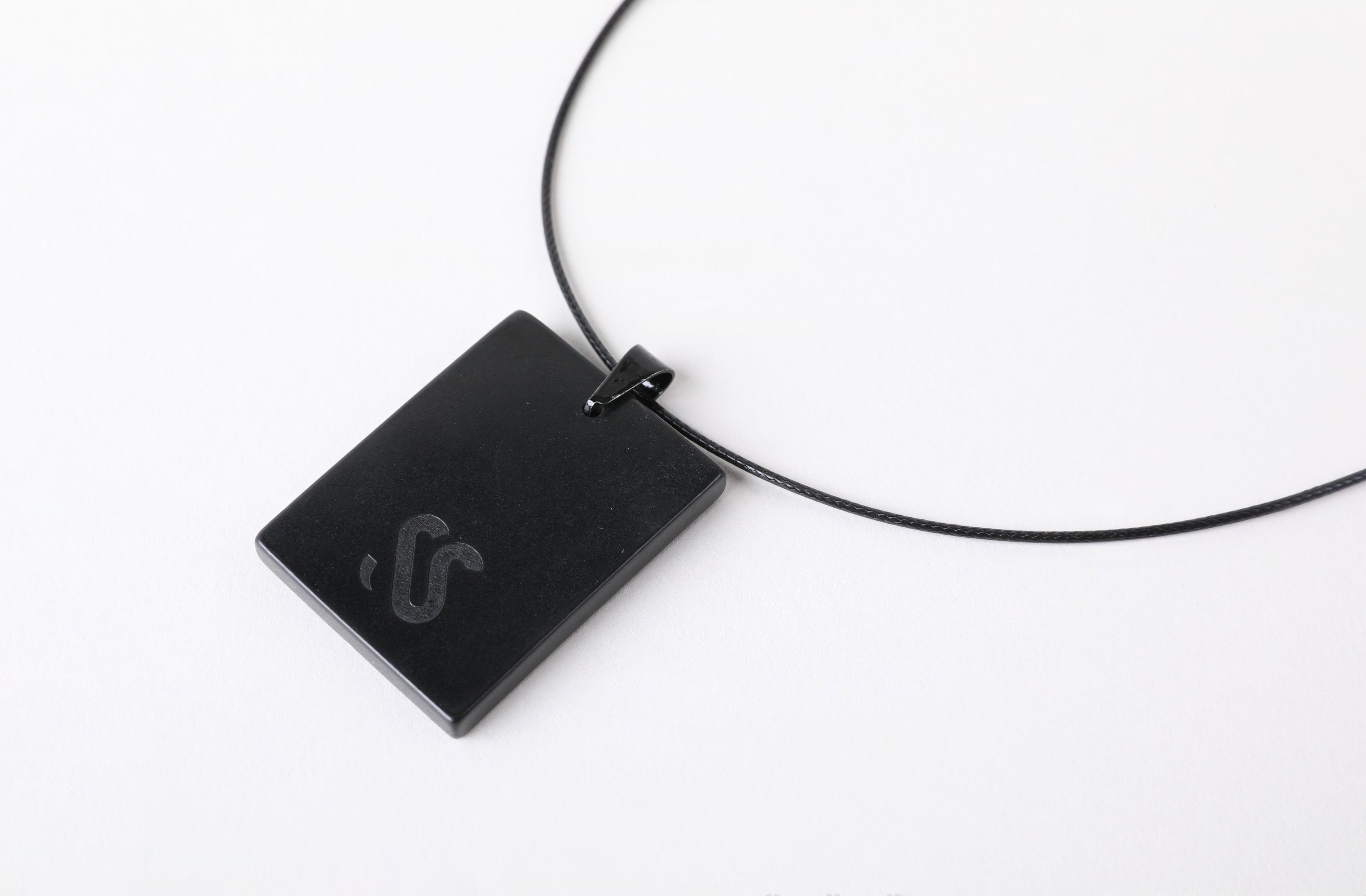 BLACK PENDANT