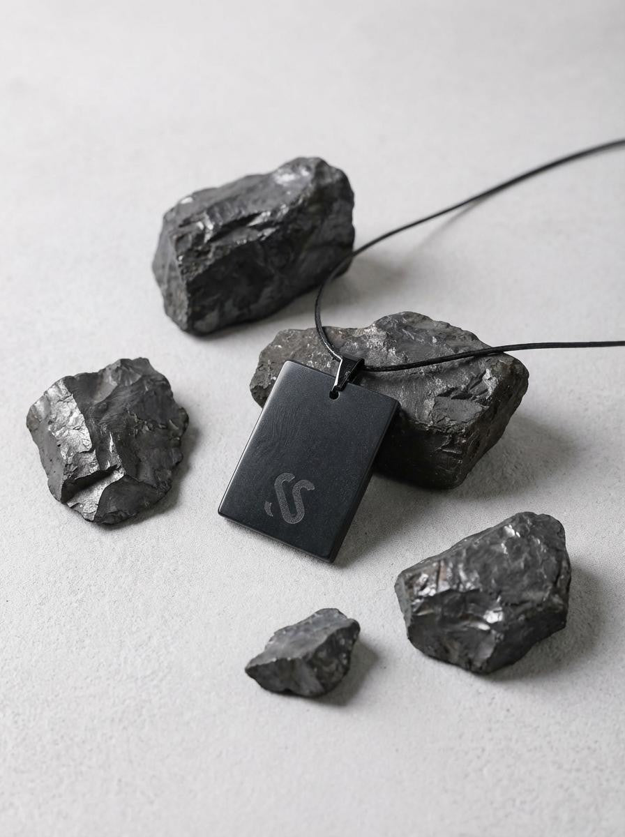 BLACK PENDANT